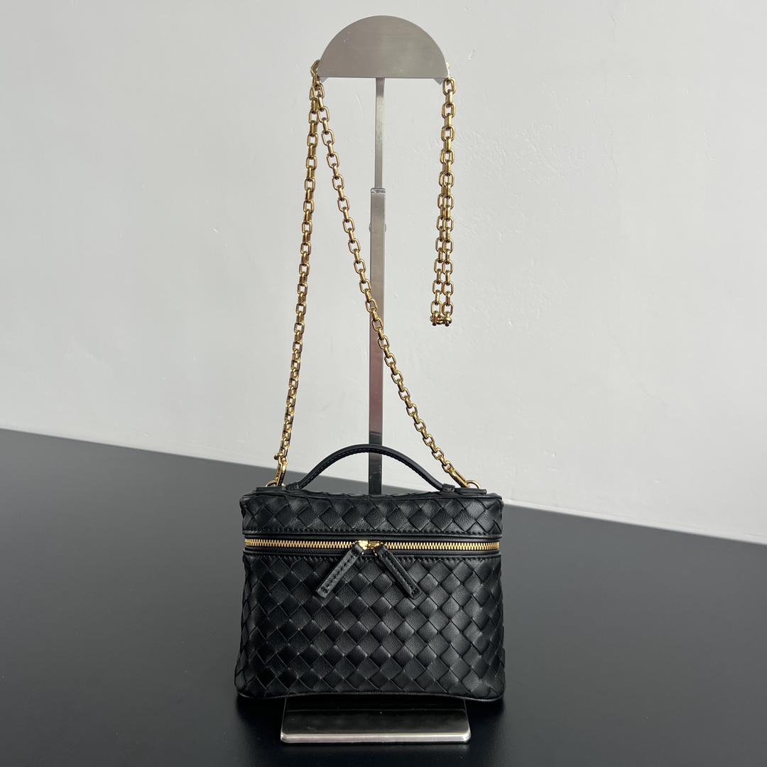 bottega-veneta-soft-vanity-black-4 Bottega Veneta Soft Vanity Replica - side angle