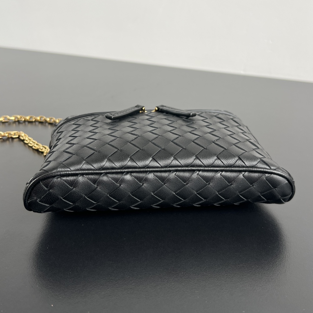 bottega-veneta-soft-vanity-black-9 Bottega Veneta Soft Vanity Replica Black - View 10 | Intrecciato Detail