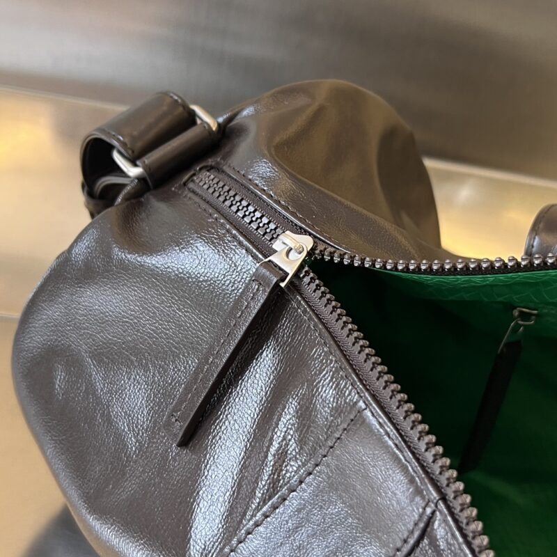 bottega veneta sport travel bag 7 Bottega Veneta Sport Travel Bag - hardware closeup
