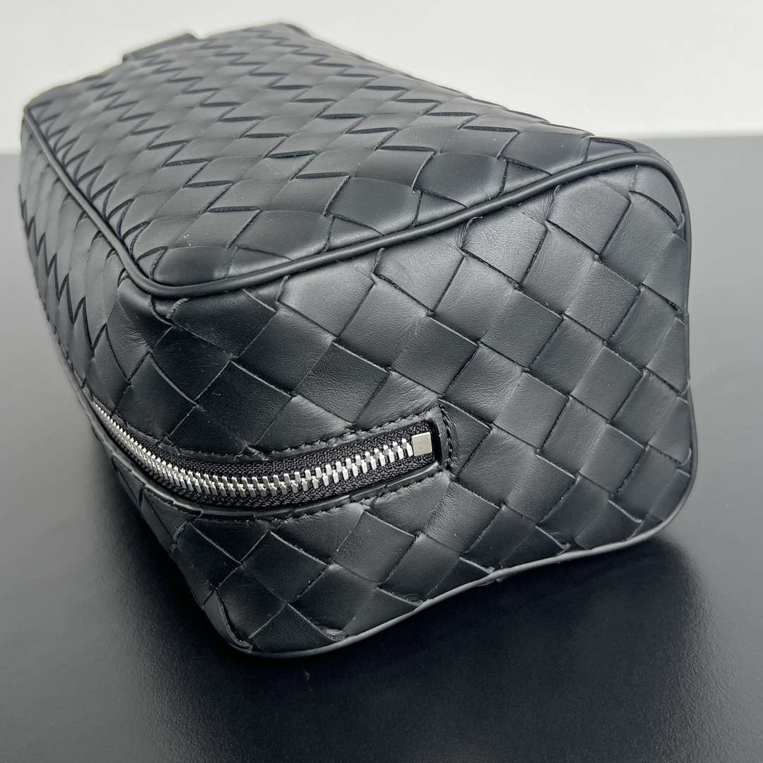 Bottega Veneta Toiletry Bag - hardware closeup