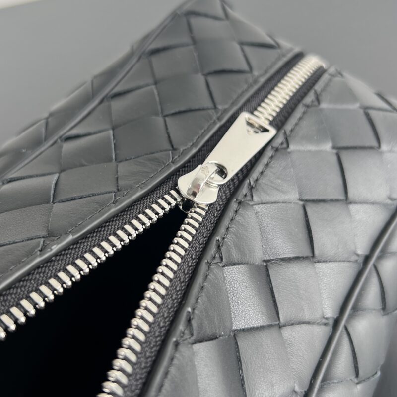 Bottega Veneta Toiletry Bag - weave pattern