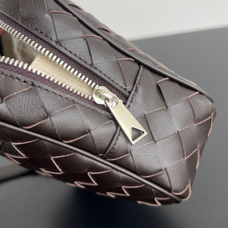 bottega veneta wristband clutch 10 Bottega Veneta Wristband Clutch Fondant - View 10 | Intrecciato Detail
