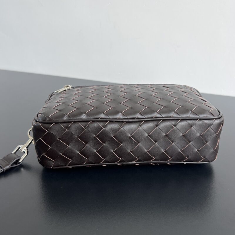 bottega veneta wristband clutch 7 Bottega Veneta Wristband Clutch Fondant - View 2 | Intrecciato Detail
