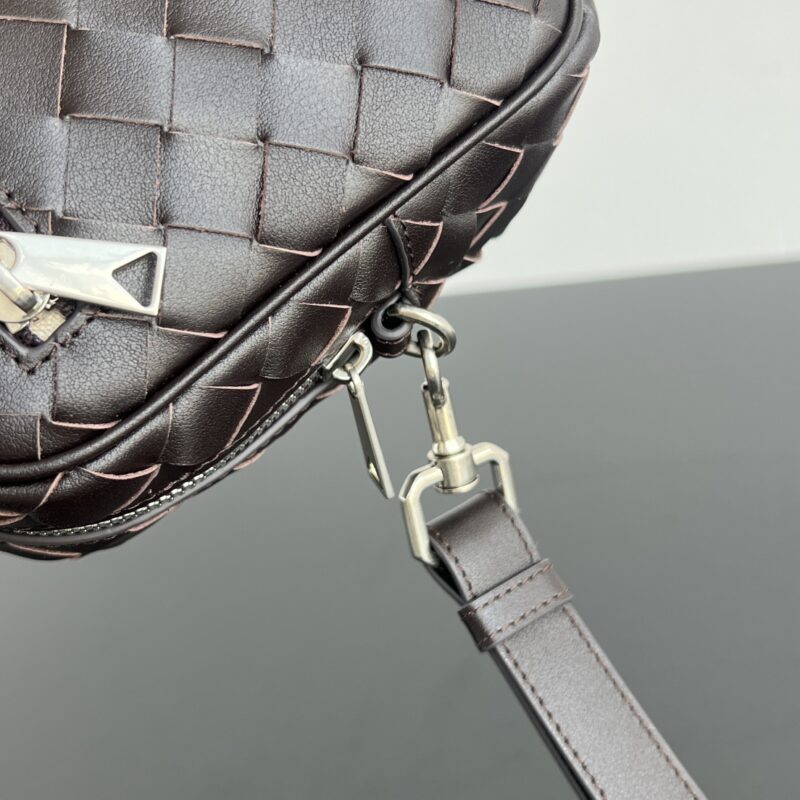 bottega veneta wristband clutch 9 Bottega Veneta Wristband Clutch Fondant - View 8 | Intrecciato Detail