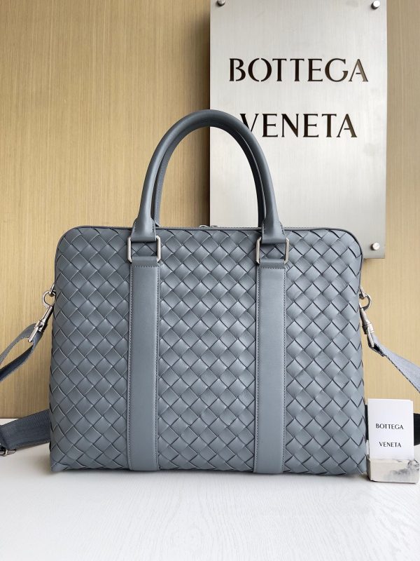 Bottega Veneta Slim Intrecciato Briefcase Grey - View 2 | Intrecciato Detail