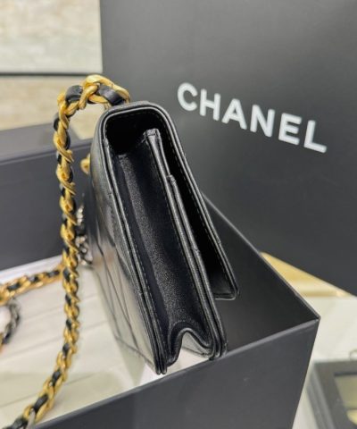 CHANEL 19 Wallet on Chain Black