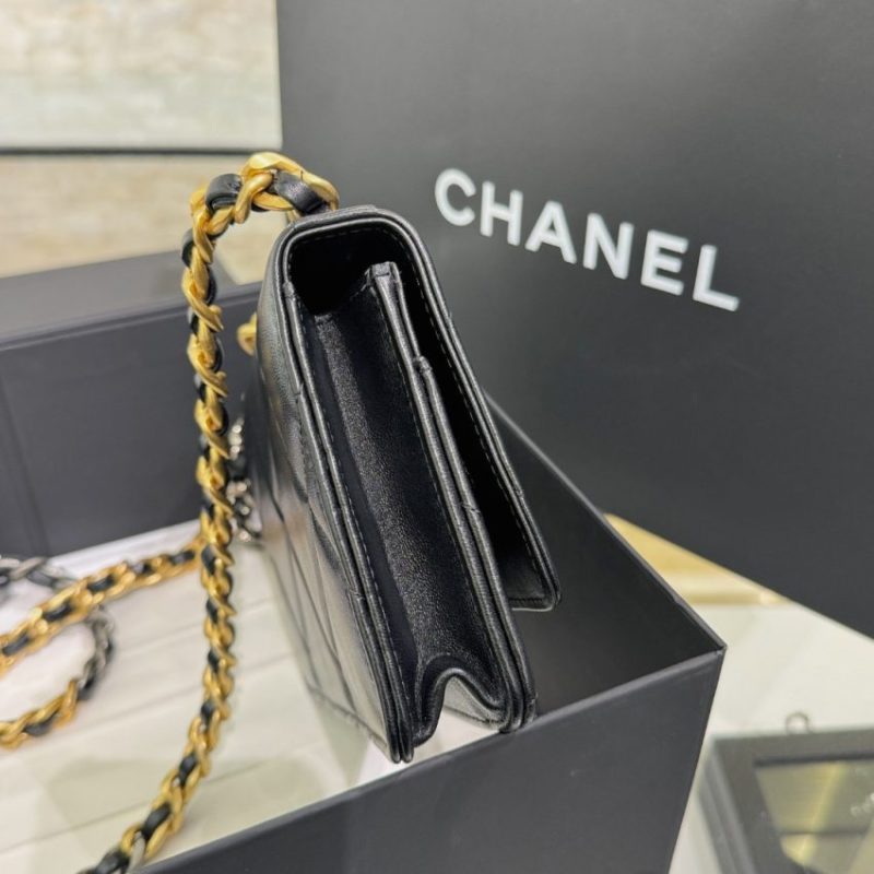 CHANEL 19 Wallet on Chain Black