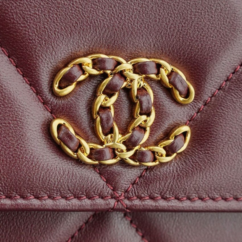 chanel-19-wallet-on-chain-gallery-2 CHANEL 19 Wallet on Chain - chanel woc dupe detail 3