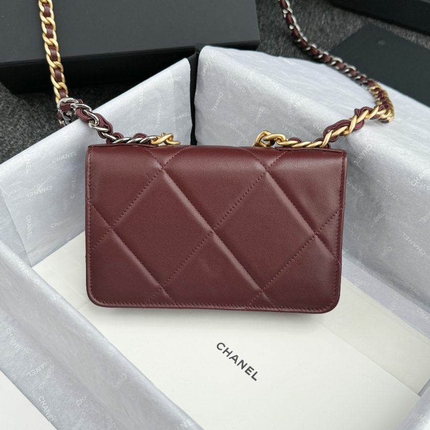 chanel-19-wallet-on-chain-gallery-8 CHANEL 19 Wallet on Chain - chanel woc dupe detail 15