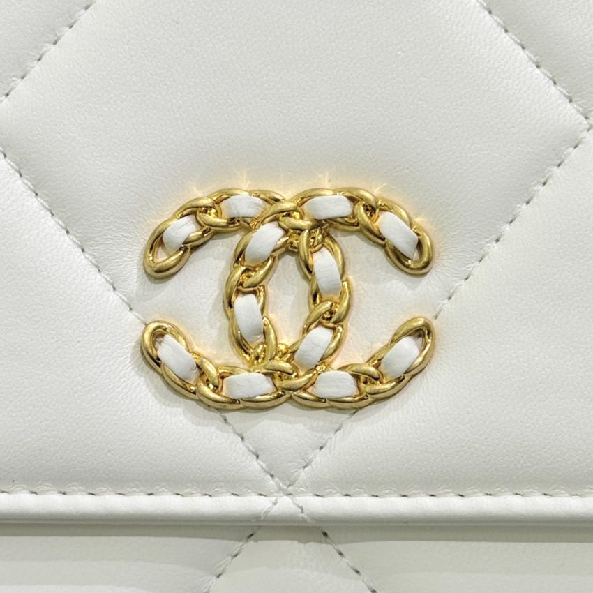 chanel-19-wallet-on-chain-white-gallery-7 CHANEL 19 Wallet on Chain White - chanel wallet on chain dupe detail 13