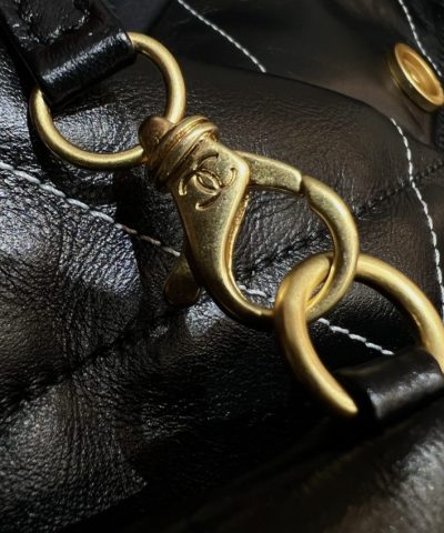 CHANEL 22 Small Handbag Black
