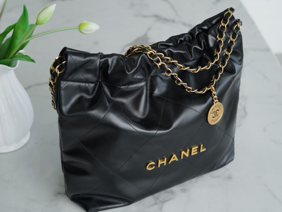 chanel-22-small-handbag-black-gallery-13