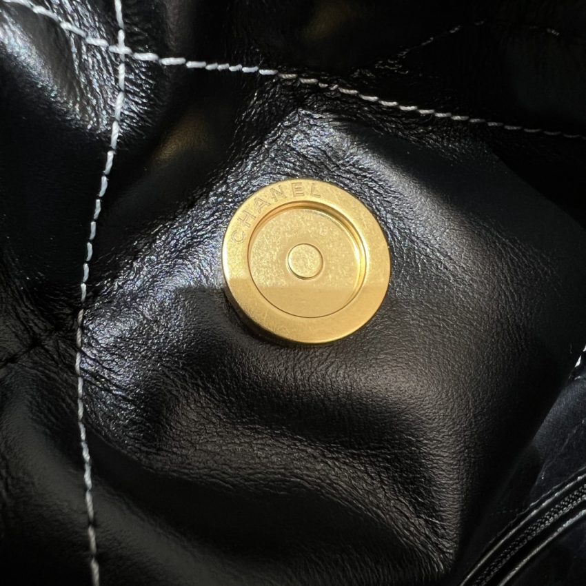 chanel-22-small-handbag-black-gallery-2