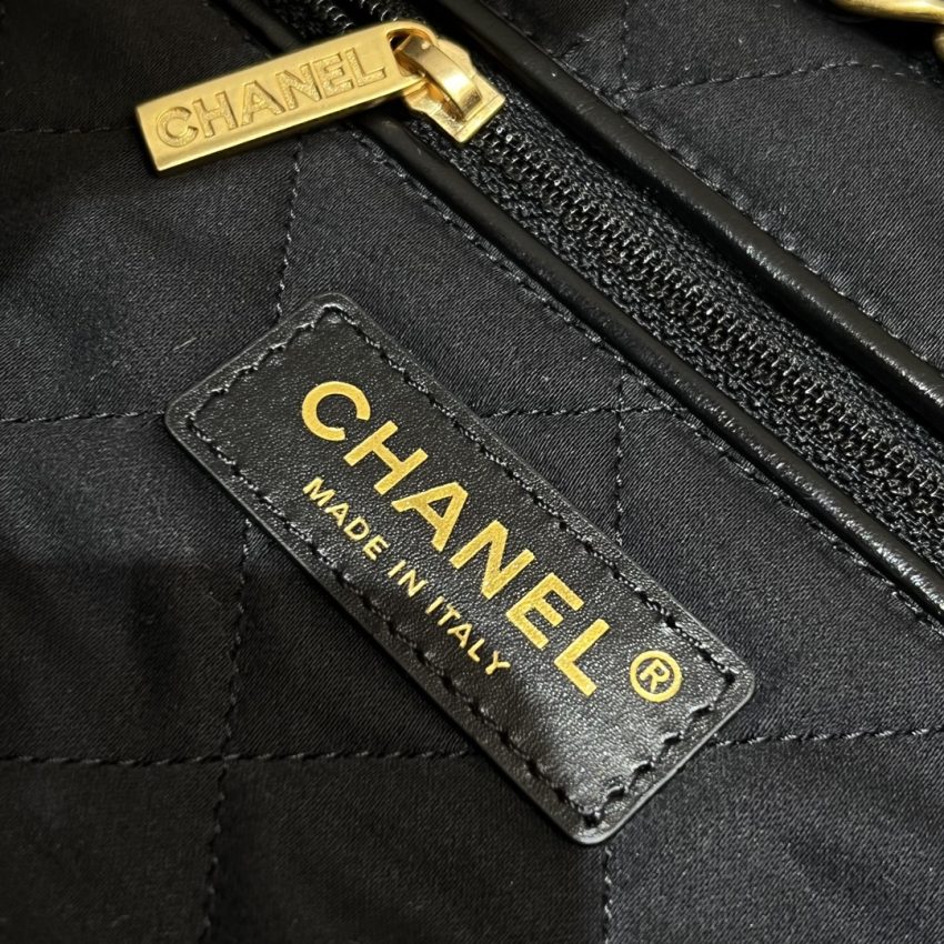 chanel-22-small-handbag-black-gallery-3