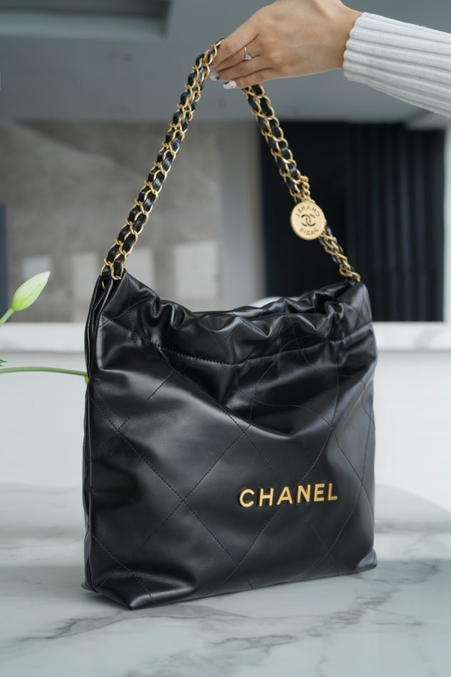 chanel-22-small-handbag-black-gallery-7