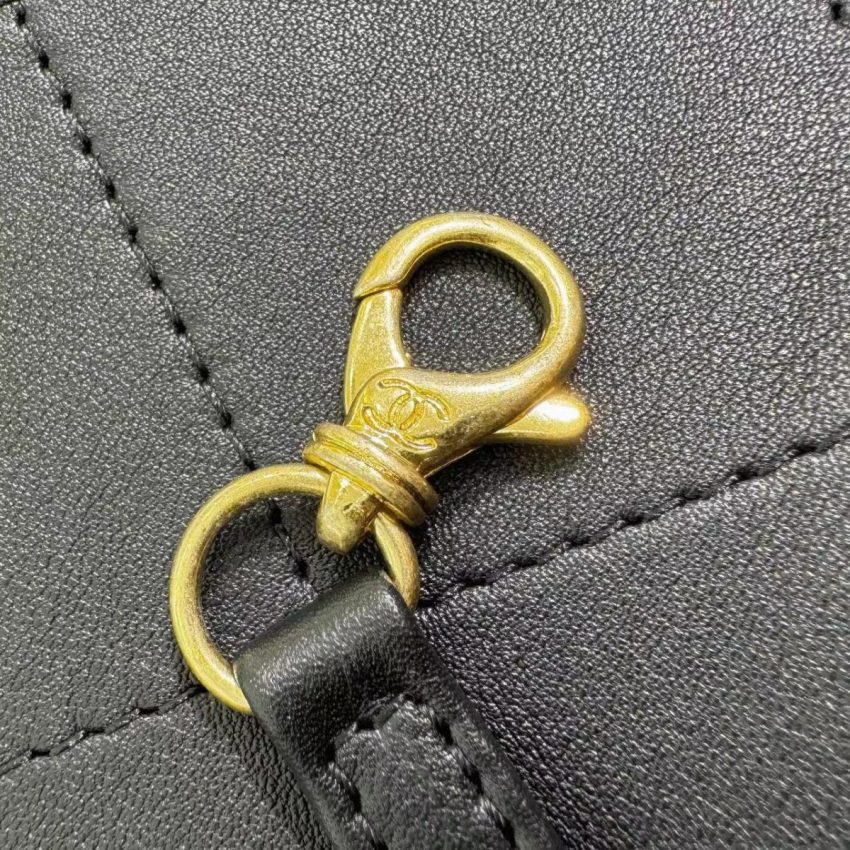CHANEL 23A Hobo Bag - chanel hobo replica detail 11