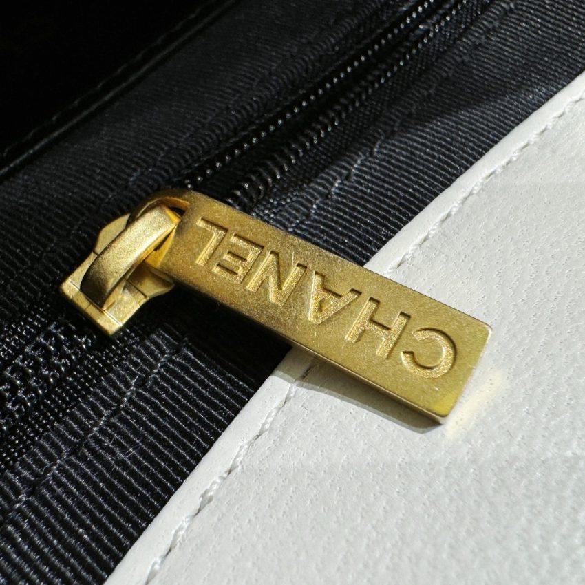 chanel-24c-round-shoulder-bag-white-gallery-8 CHANEL 24c Round Shoulder Bag White - chanel shoulder bag replica detail 15