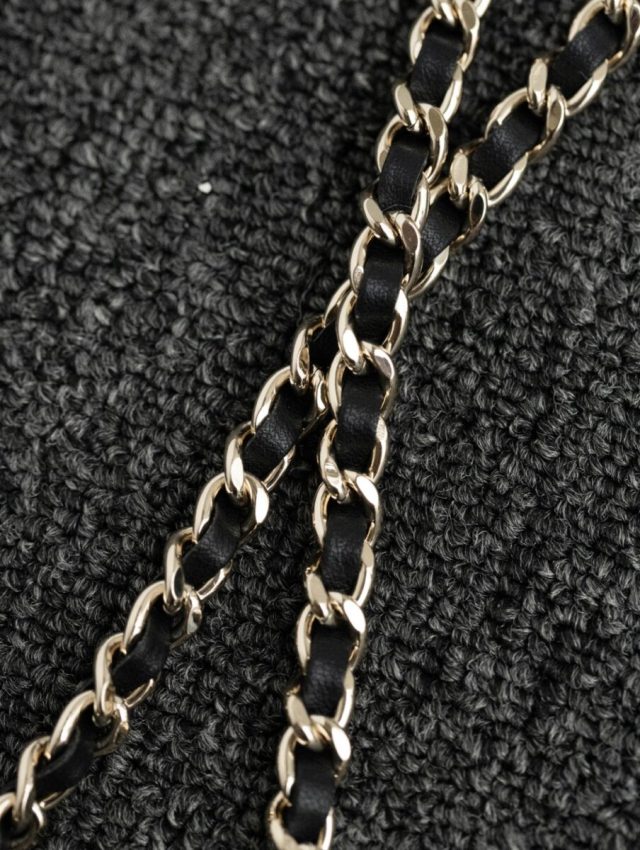 chanel-24p-tweed-black-and-white-gallery-6 CHANEL 24p Tweed Black and White - chanel tweed crossbody dupe detail 11
