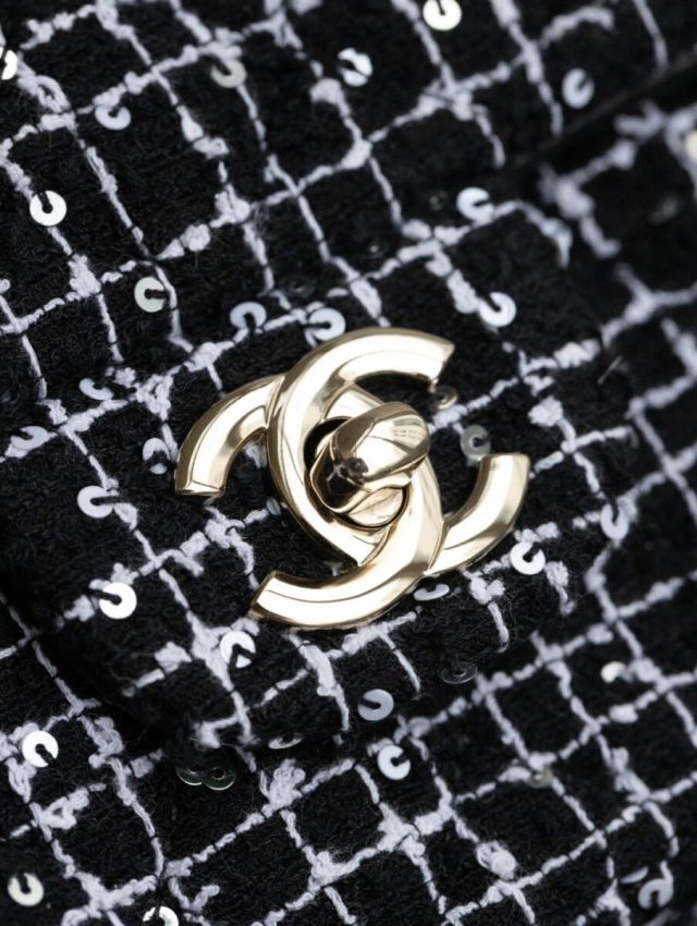 chanel-24p-tweed-black-and-white-gallery-7 CHANEL 24p Tweed Black and White - chanel tweed crossbody dupe detail 13