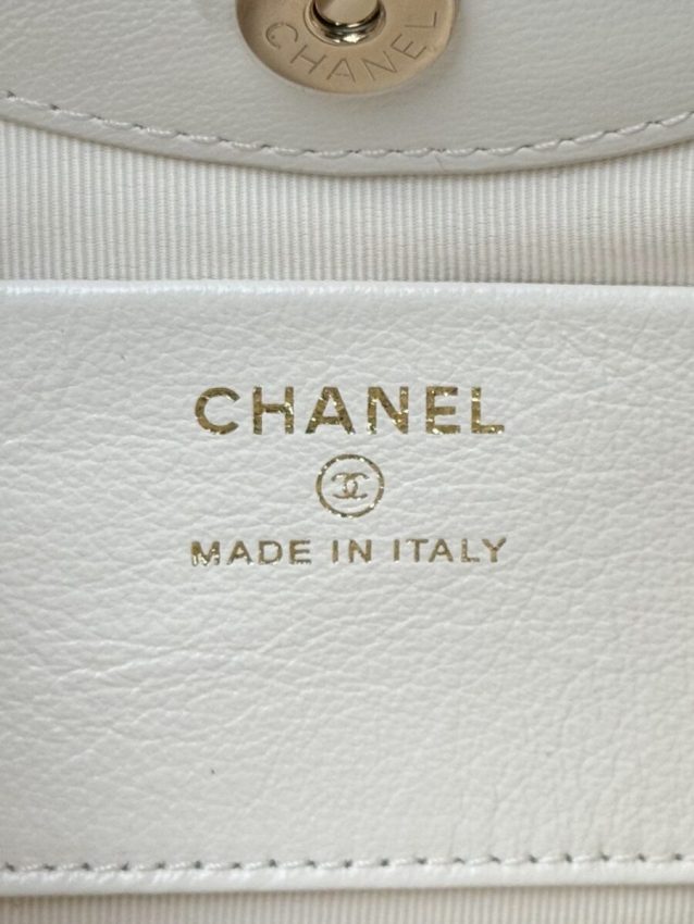 chanel-24s-mini-horizontal-white-gallery-4 CHANEL 24s Mini Horizontal White - chanel horizontal mini dupe detail 7