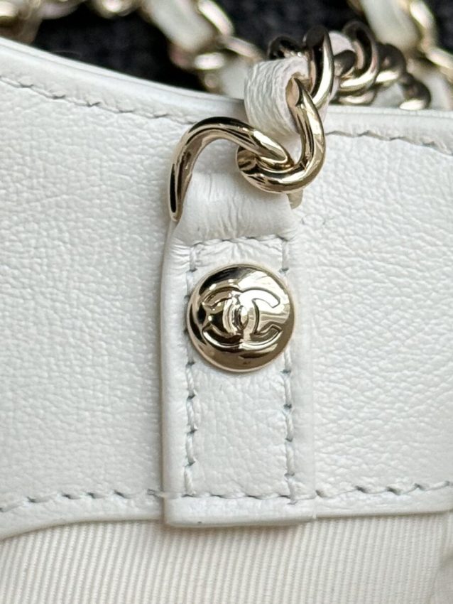 chanel-24s-mini-horizontal-white-gallery-6 CHANEL 24s Mini Horizontal White - chanel horizontal mini dupe detail 11