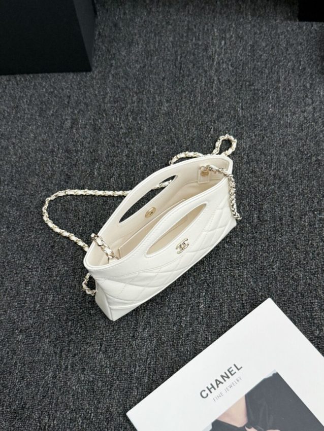 chanel-24s-mini-horizontal-white-gallery-8 CHANEL 24s Mini Horizontal White - chanel horizontal mini dupe detail 15