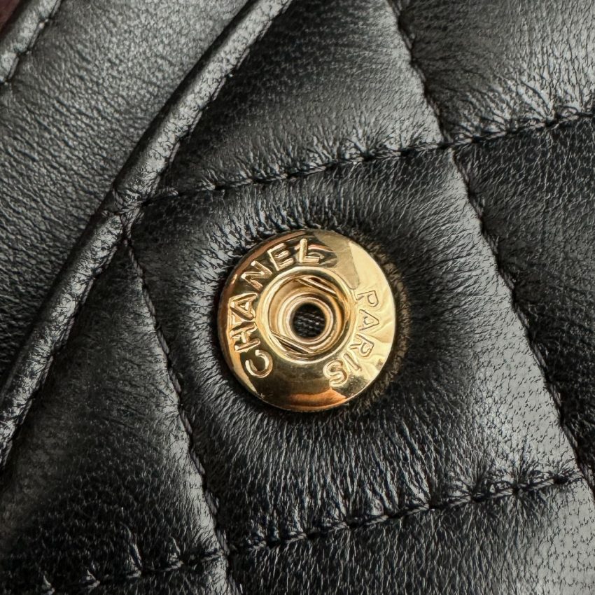 Chanel Classic Flap 23cm Black 11 CHANEL Classic Flap 23cm Black - chanel 23cm flap dupe detail 2