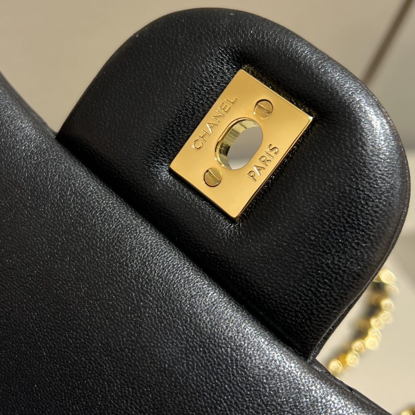 Chanel Classic Flap 33cm Maxi 7 CHANEL Classic Flap 33cm Maxi - chanel maxi flap replica detail 6