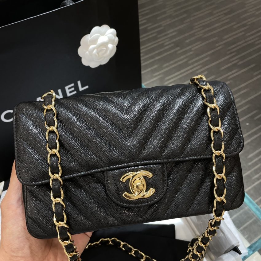 Chanel Classic Flap V 20cm 8 CHANEL Classic Flap V 20cm - chanel v quilted bag dupe detail 7