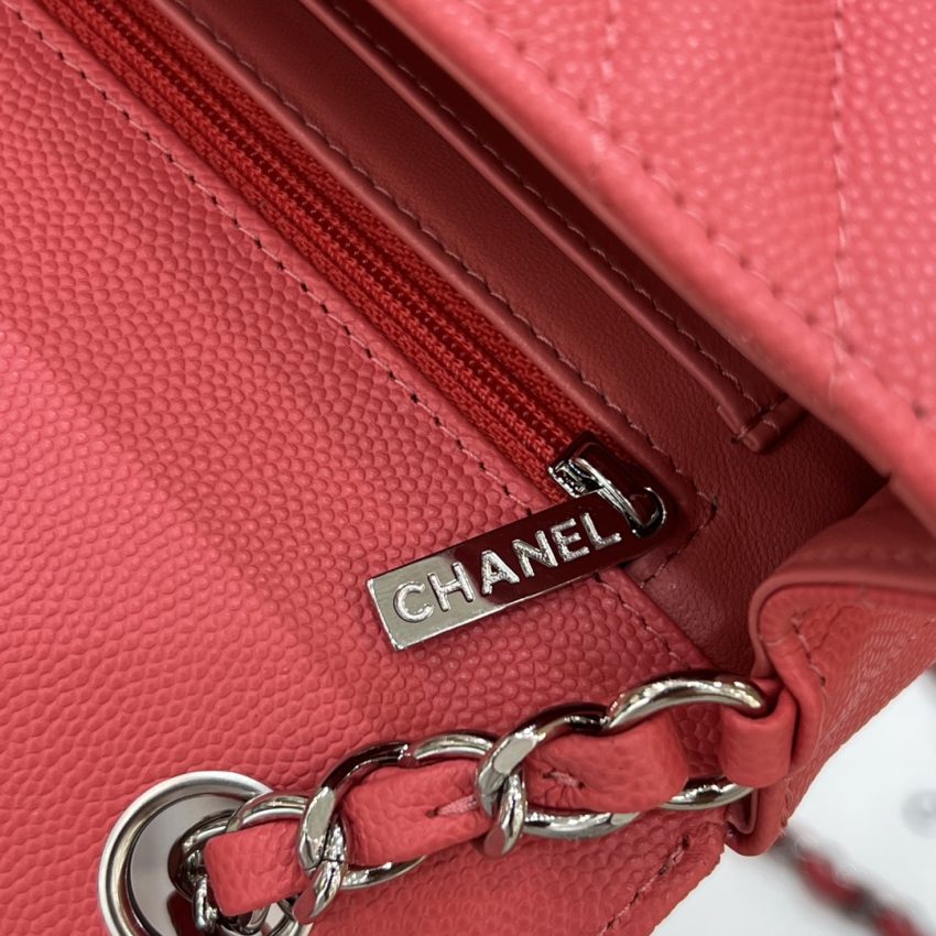 Chanel Classic Flap V 20cm 9 CHANEL Classic Flap V 20cm - chanel v quilted bag dupe detail 8