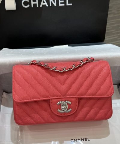 CHANEL Classic Flap V 20cm Red