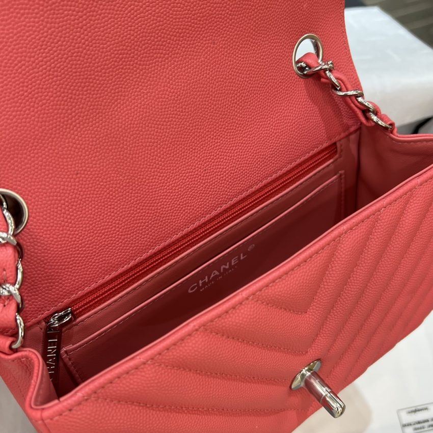 Chanel Classic Flap V 20cm Red 4 CHANEL Classic Flap V 20cm Red - chanel chevron replica detail 3