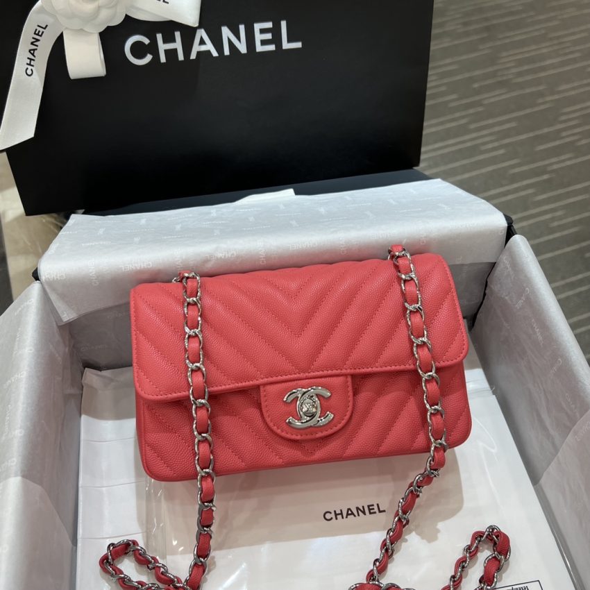 Chanel Classic Flap V 20cm Red 6 CHANEL Classic Flap V 20cm Red - chanel chevron replica detail 5