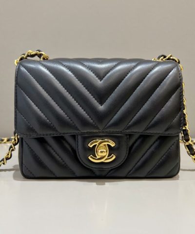 CHANEL Flap V 17cm