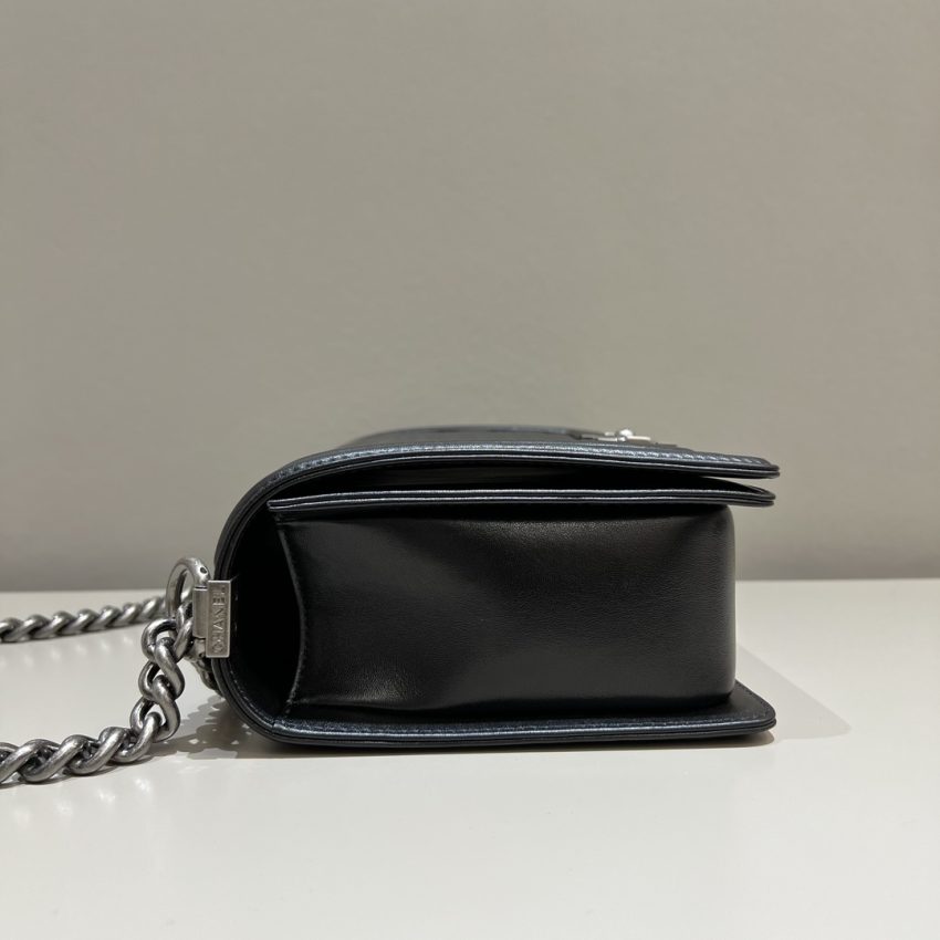 chanel-le-boy-large-black-silver-gallery-2 CHANEL Le Boy Large Black Silver - chanel boy black silver replica detail 4