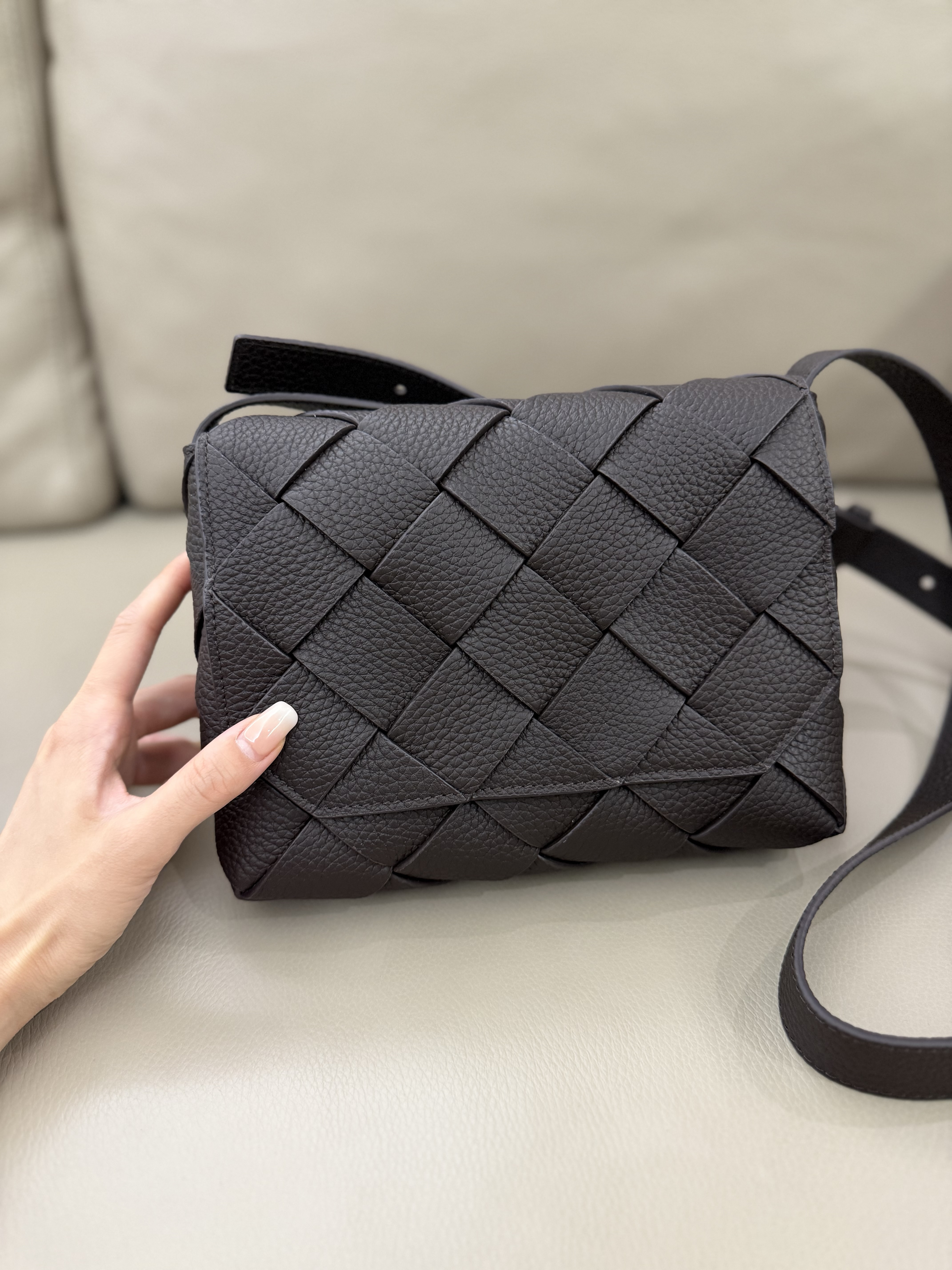 Diago fondant 4 Bottega Veneta Diago Fondant - View 4 | Intrecciato Detail
