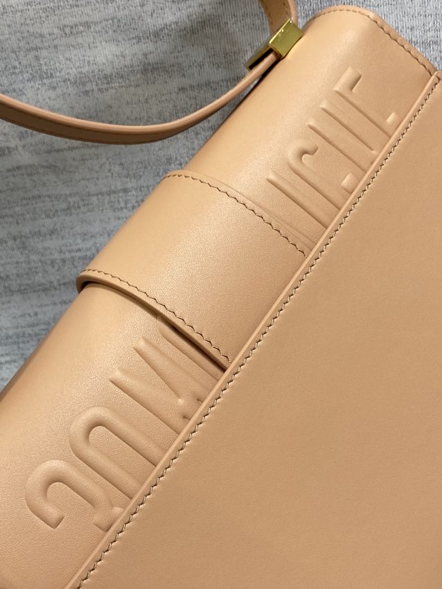 dior 30 montaigne apricot 10