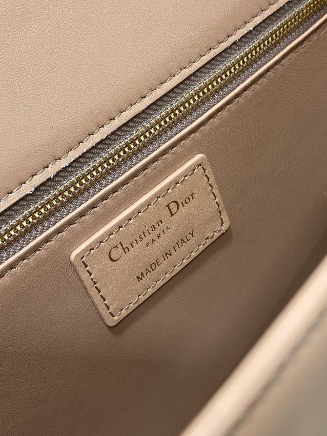 dior 30 montaigne apricot 2