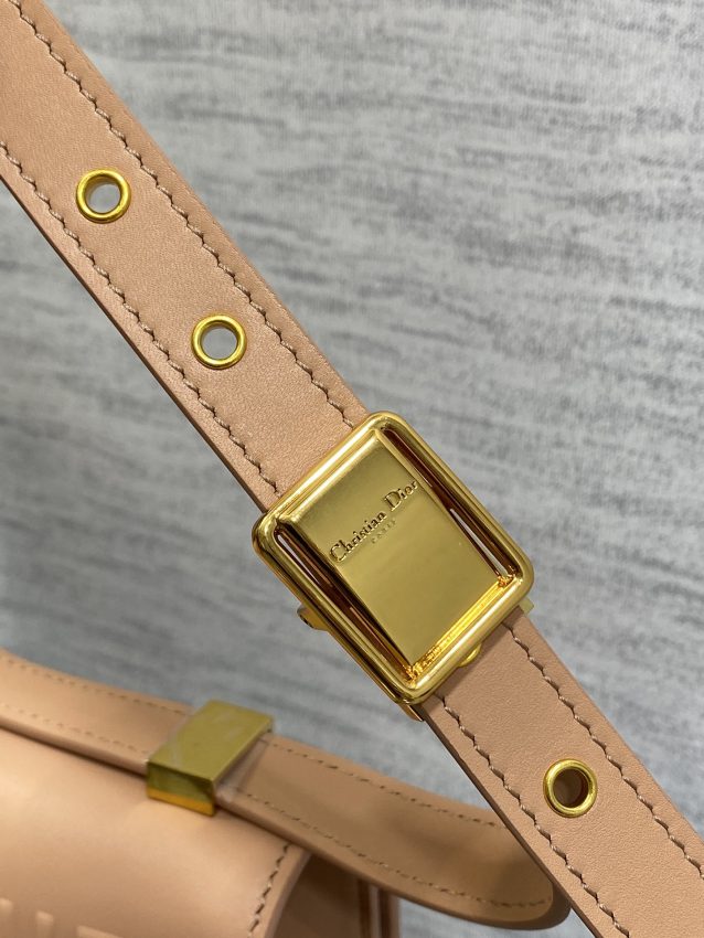 dior 30 montaigne apricot 3