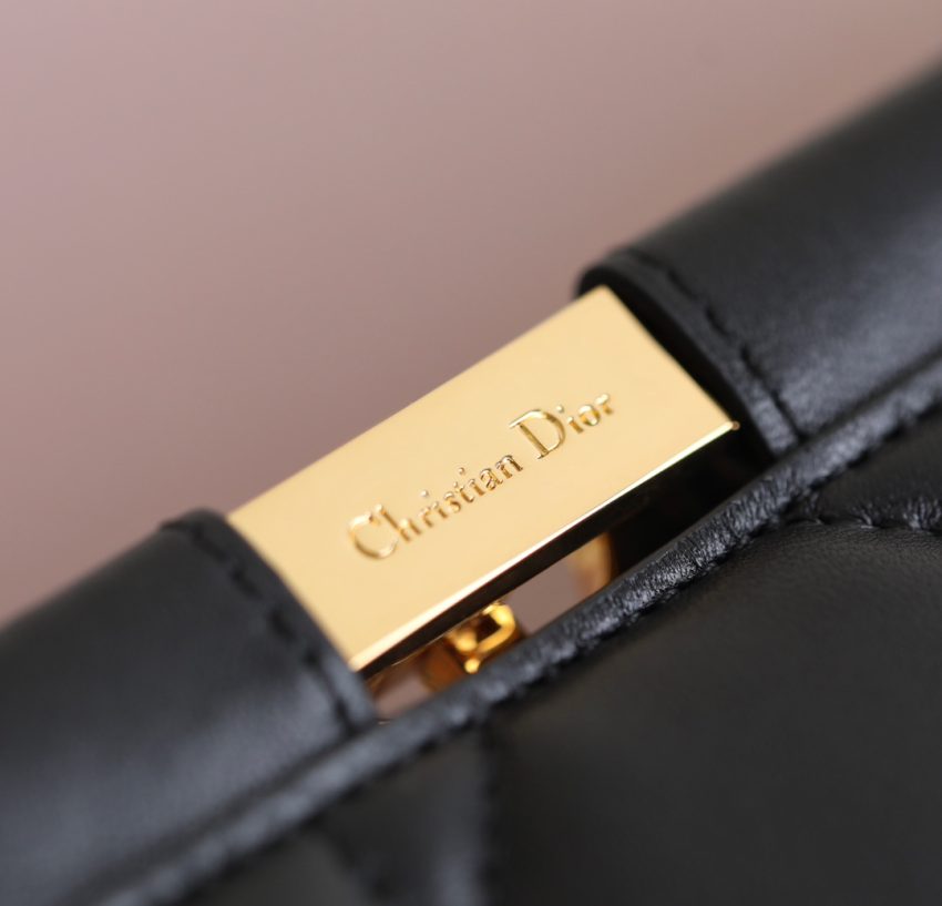 dior miss caro noire clutch 3