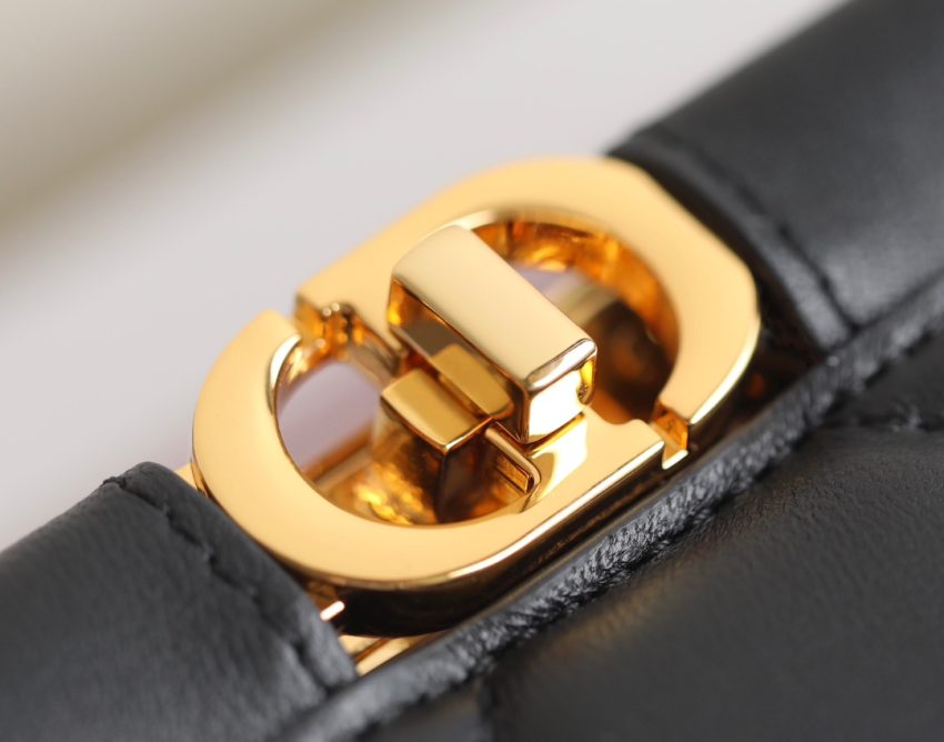 dior miss caro noire clutch 5