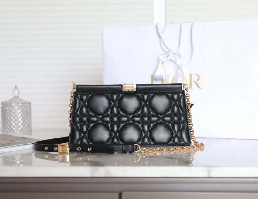 dior miss caro noire clutch 8