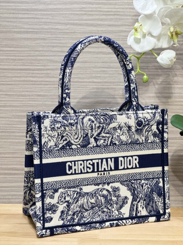 dior tote book blue tiger 2
