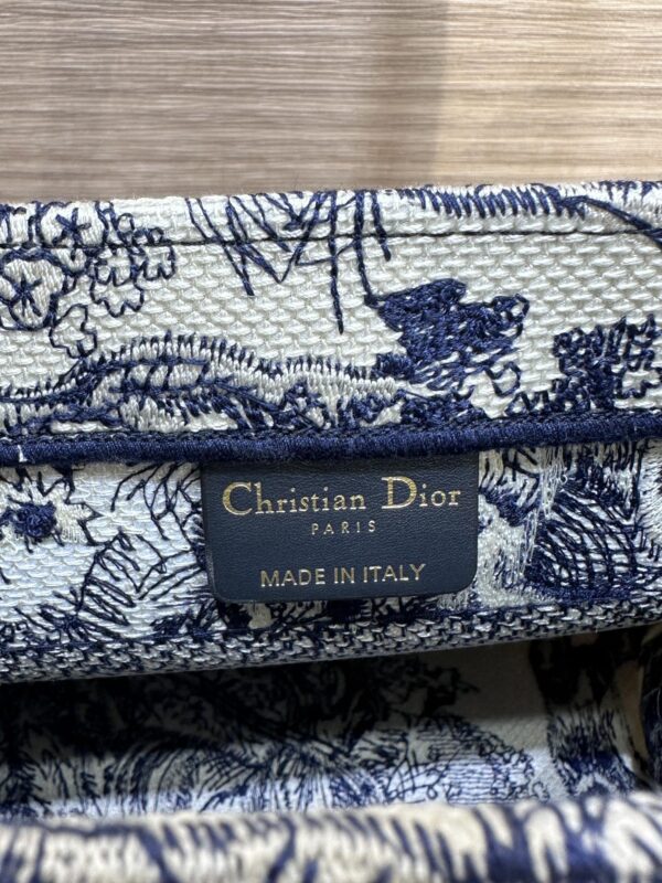 dior tote book blue tiger 4