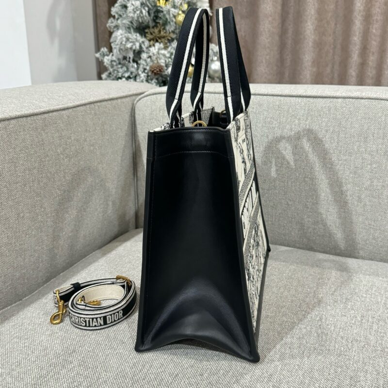 Dior tote book constilation 2