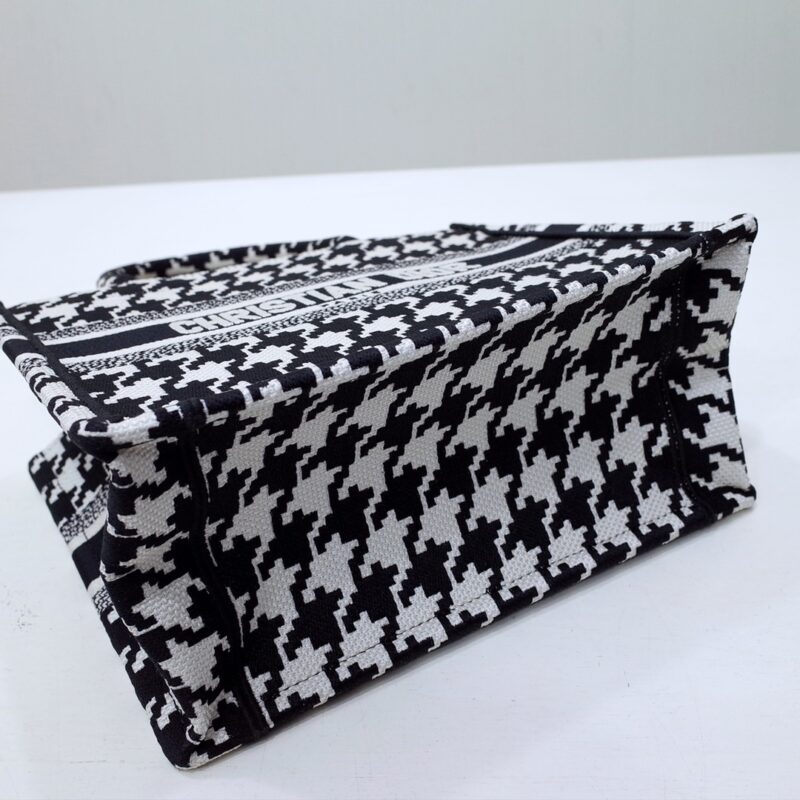 dior tote book houndstooth 3