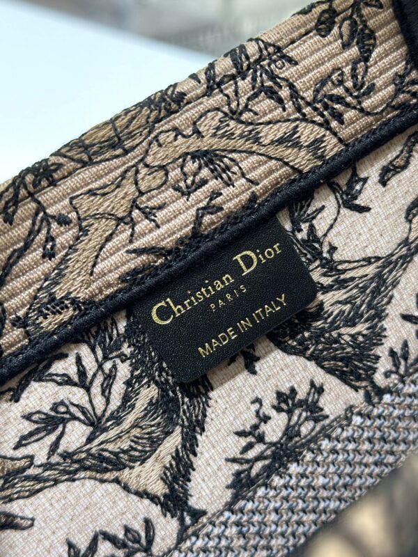 dior tote book sun god brown 3