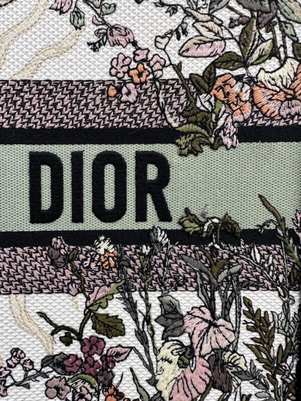 dior tote book sunflower autumn 7