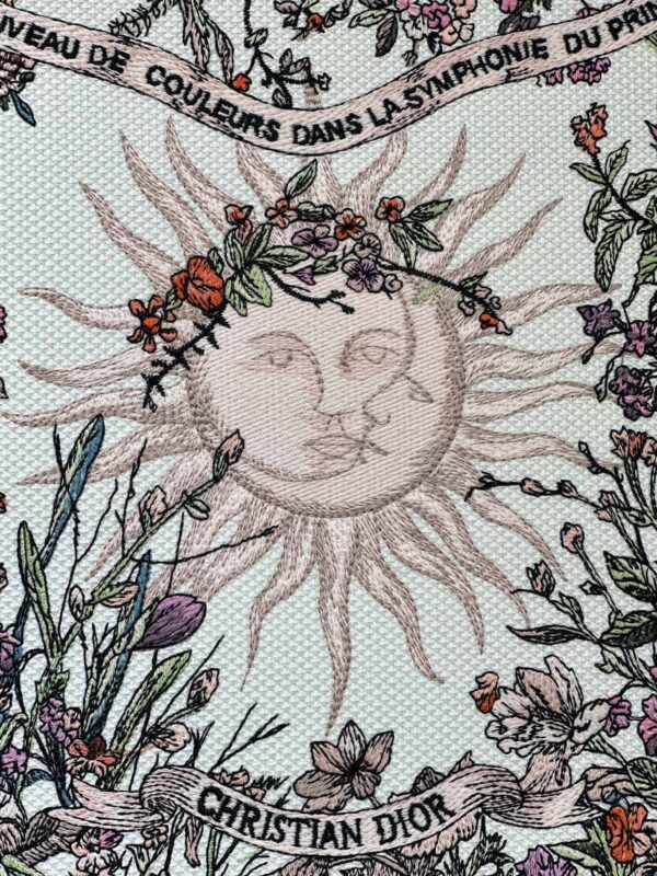 dior tote book sunflower spring 3
