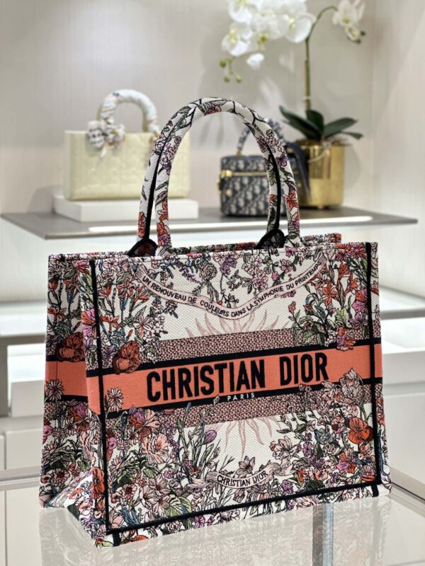 dior tote book sunflower spring 5